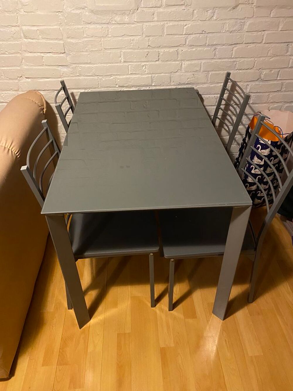 Ensemble table + 4 chaises Meubles