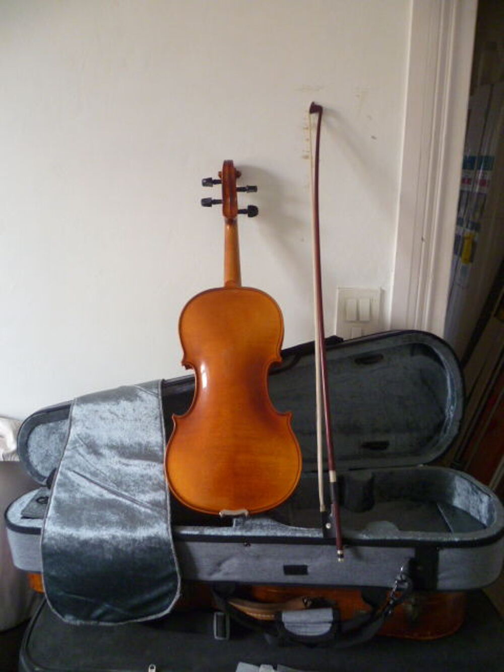 Tr&egrave;s bon violon 4/4 moderne tch&egrave;que fait main par J.Dvorak Instruments de musique