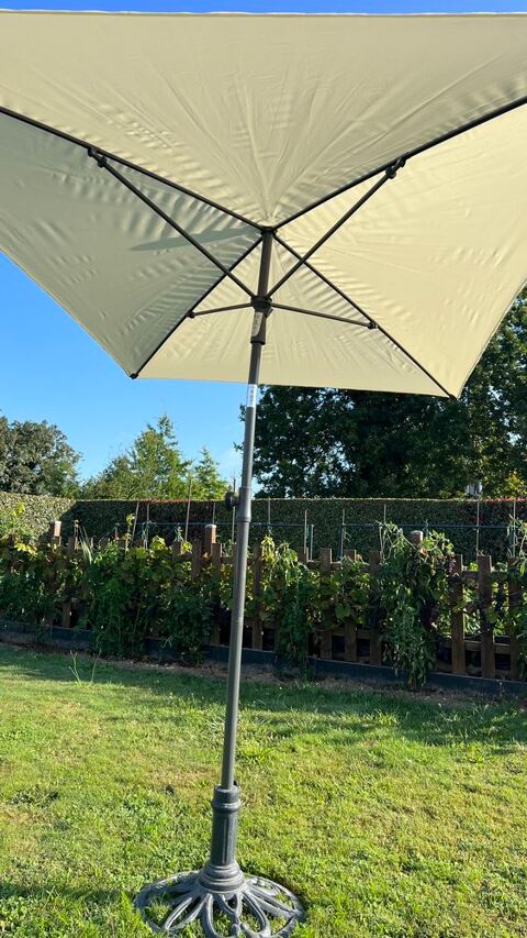 Parasol et support fonte
35 Saint-Pre-en-Retz (44)