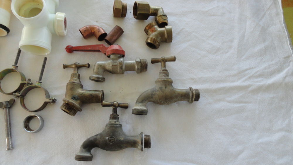Lot de pi&egrave;ces &eacute;lectrique , plomberie et gaz Bricolage