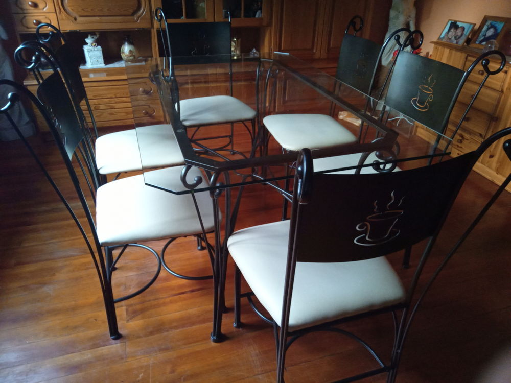 Table dessus verre et 6 chaises Meubles