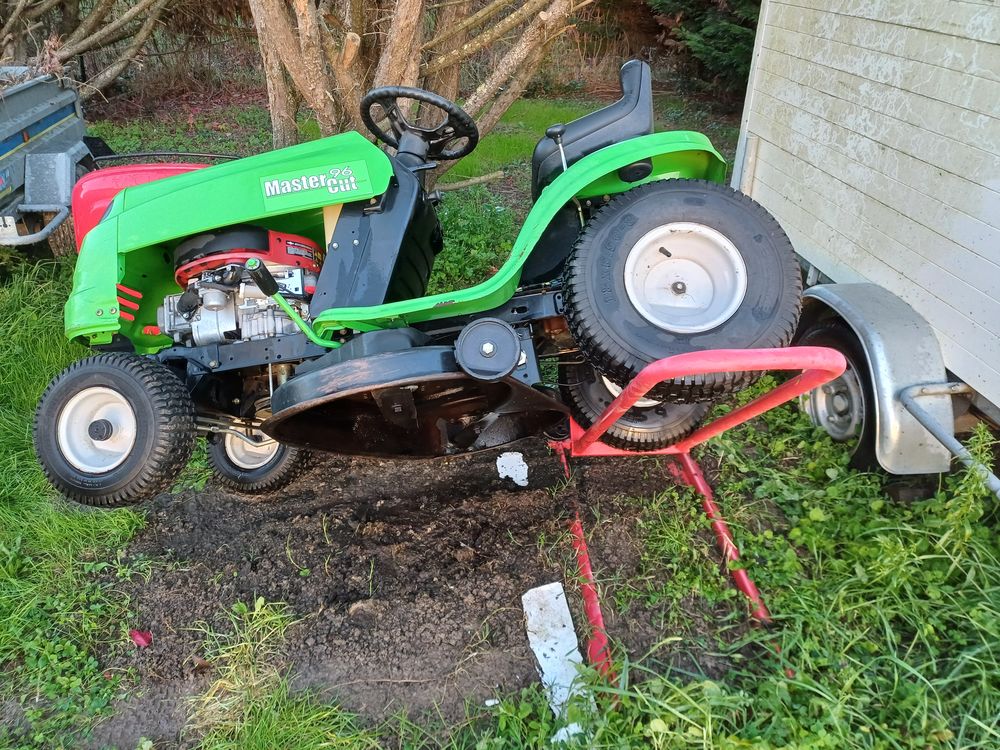 Tondeuse autoport&eacute;e Jardin