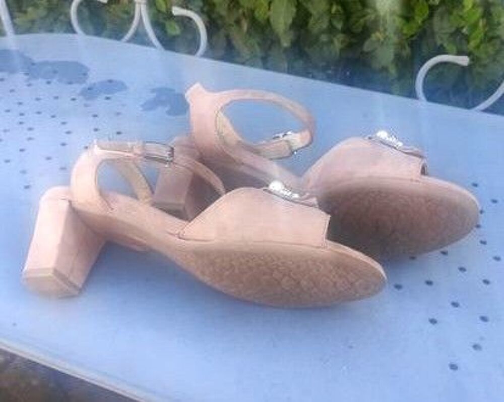 Sandales &agrave; talons marque Ara, taille 39 Chaussures