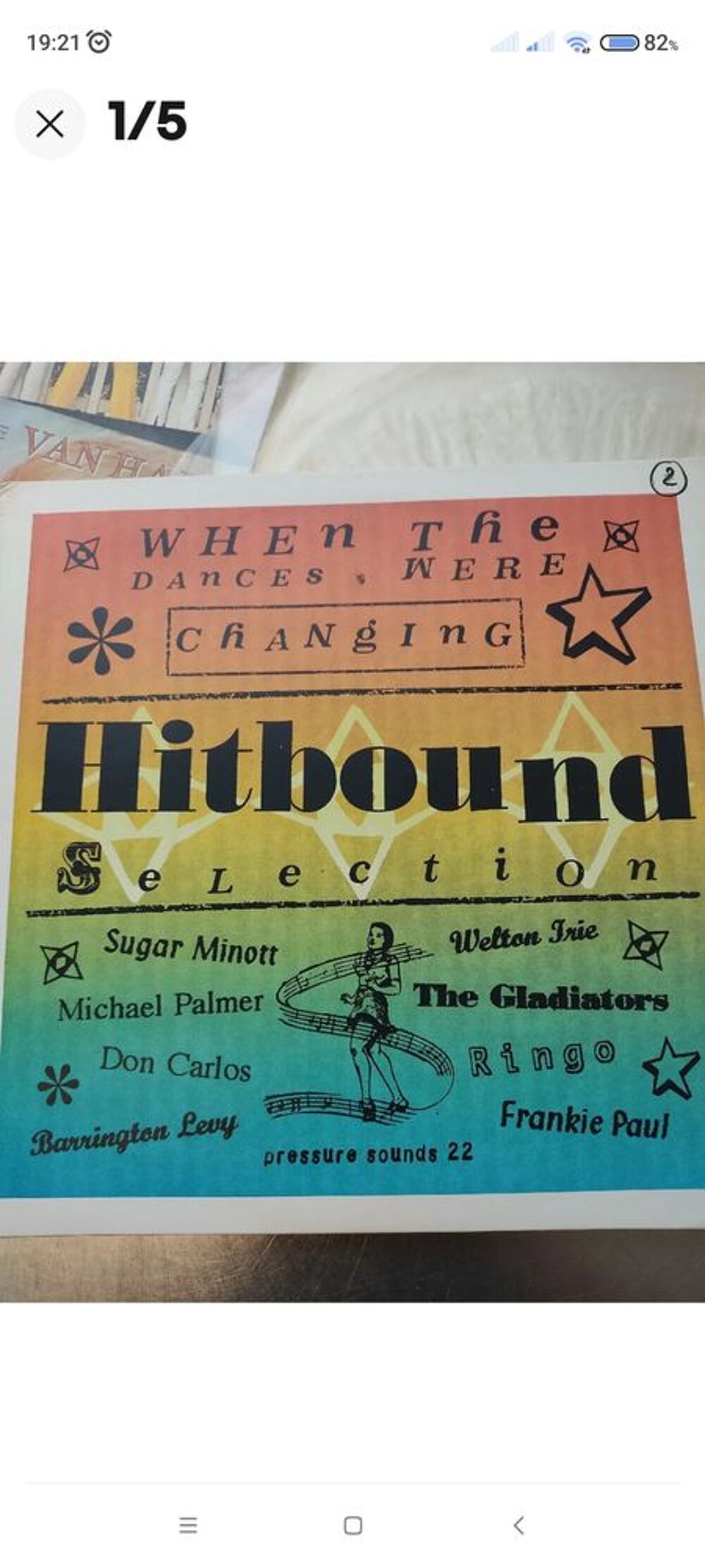 Vinyl ROOTS DANCE HALL.
CD et vinyles