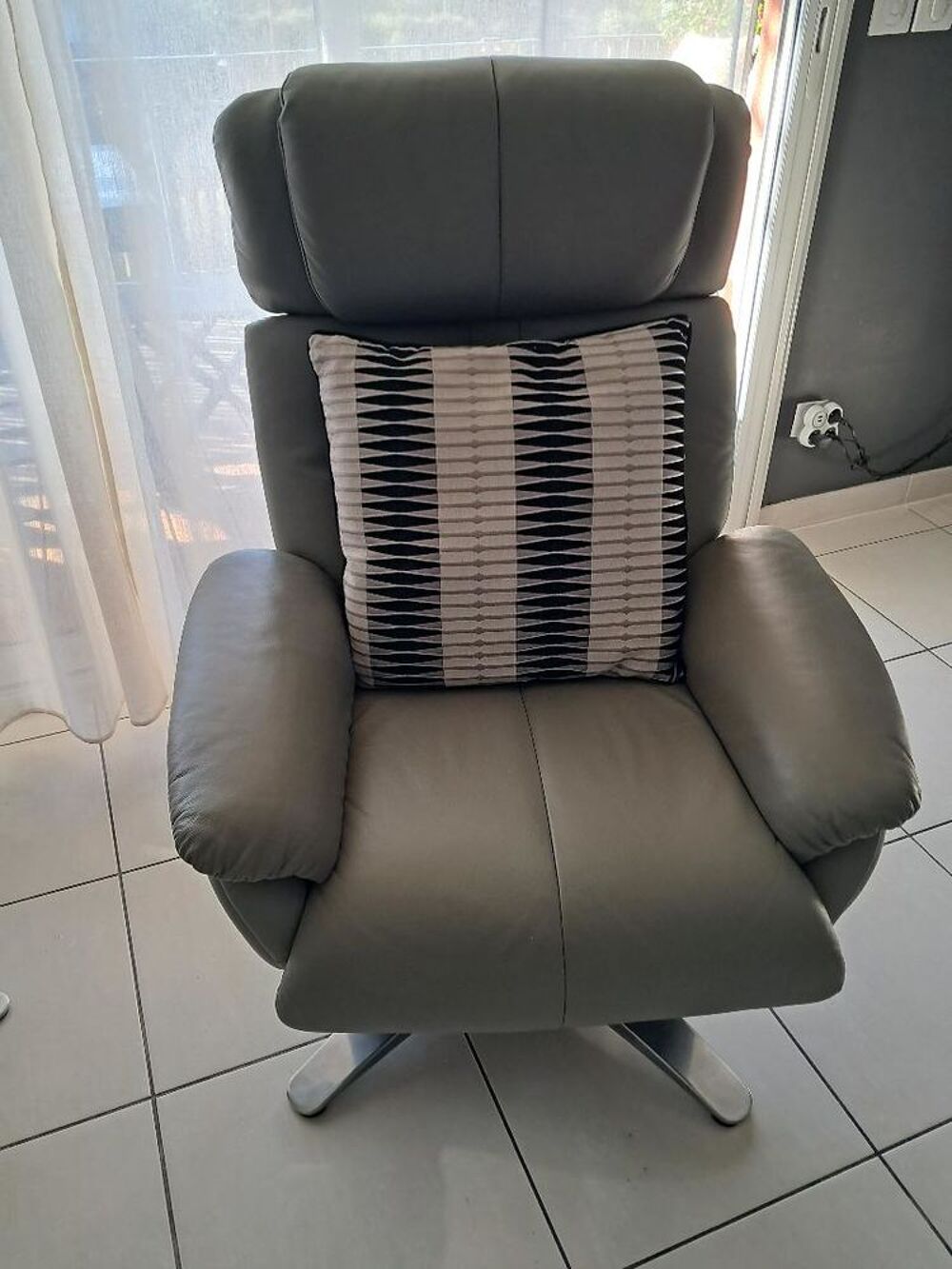 2 fauteuils cuir Meubles