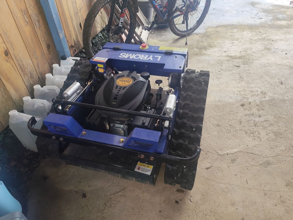 Robot Tondeuse D&eacute;broussailleuse avec t&eacute;l&eacute;commande Jardin