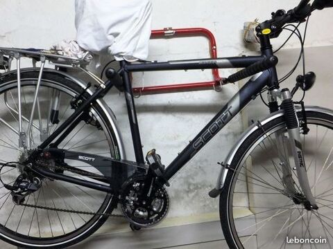 Vlo de route et de loisir neuf VTC SCOTT
bleu fonc, 600 Saint-Vaast-en-Chausse (80)