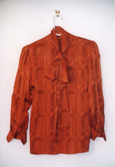 Chemisier soie naturelle marque  Yves Saint  Laurent 249 Cannes (06)