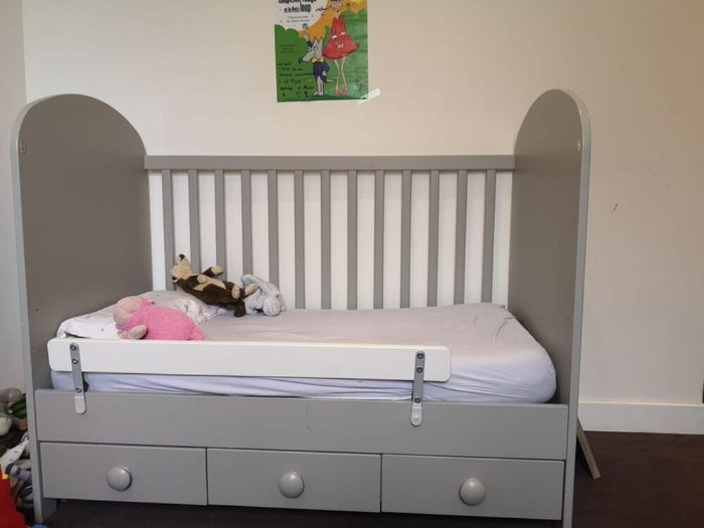 Lit b&eacute;b&eacute; + divers objets bebe Mobilier enfants