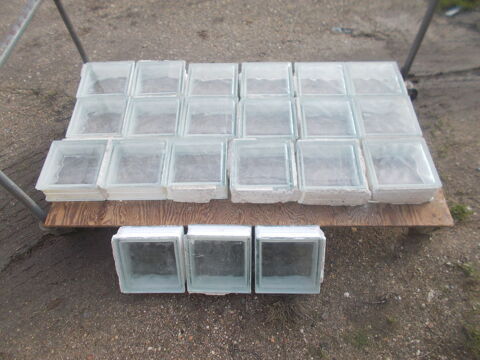 21 carreaux de verre le lot 150� faire prix 150 Saran (45)