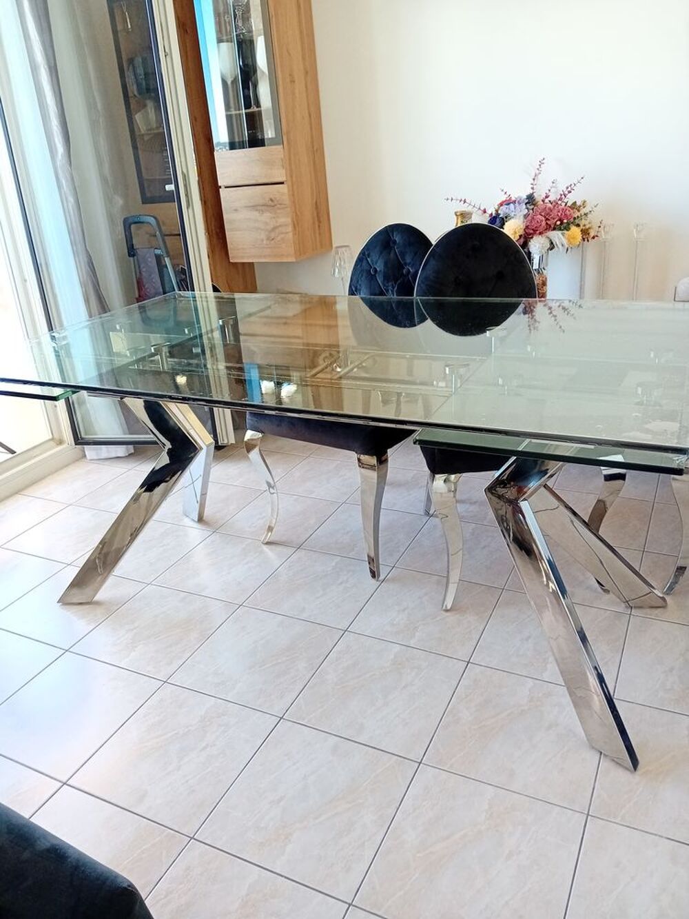 Table salle &agrave; manger extensible en verre et pieds inoxydable Meubles