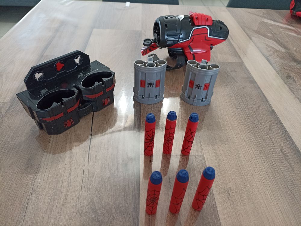 Nerf gant de Spider-Man Jeux / jouets