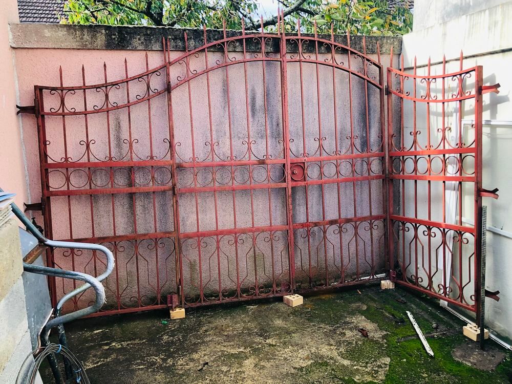 Particulier portail neuf en fer forg&eacute; fait par un artisan ferronnier Bricolage