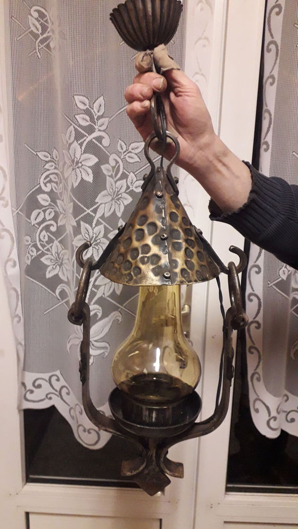 Ancien lustre fer forg&eacute;. Décoration