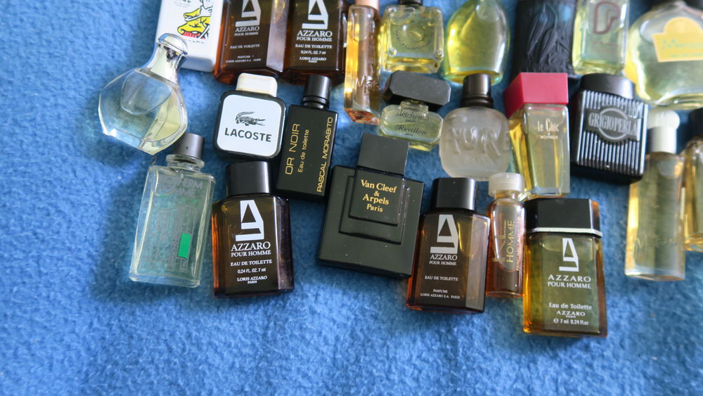 Lot de 50 miniatures de parfum sans boite 