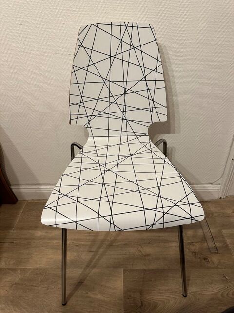 GROS LOT CHAISES EMPILABLES 9 Metz (57)