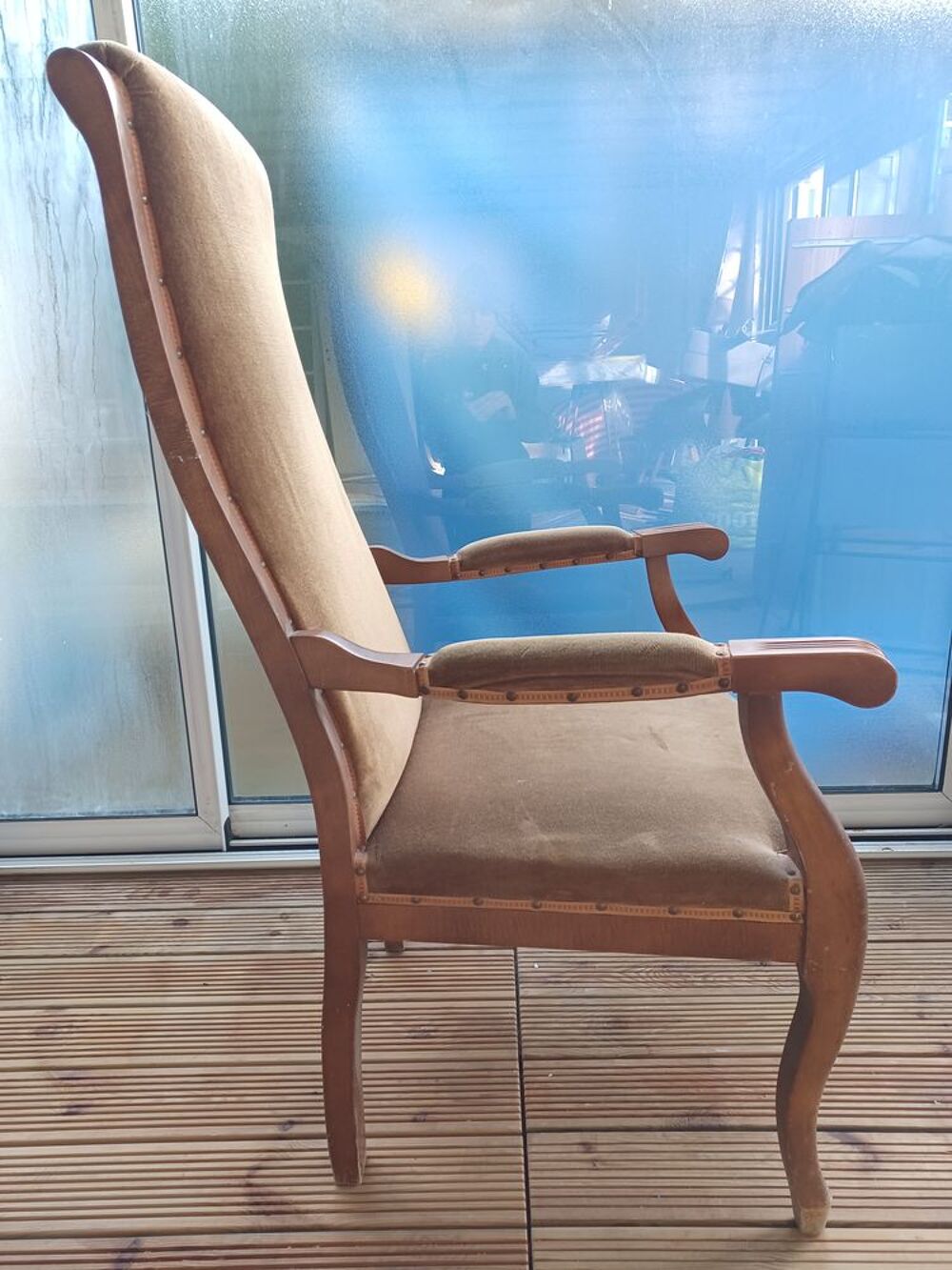 Fauteuil ou chaise Voltaire en Noyer et velours Meubles