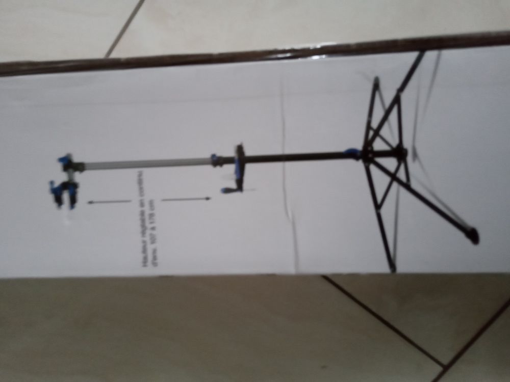Pied d atelier pour v&eacute;lo hauteur r&eacute;glable 107 &agrave; 178 cm a prendre sur place Vélos