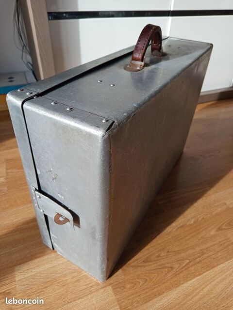 Valise ancienne m�tal 40 Vernaison (69)