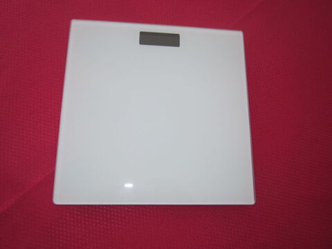 Un p�se personne couleur blanche 15 Brignais (69)