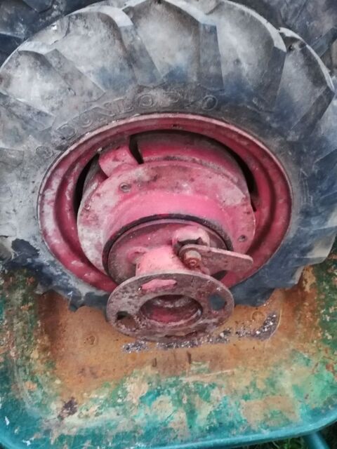 2 roues de motoculteur ancien 120 83111 Ampus