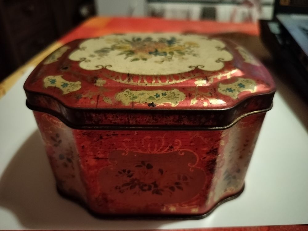 Rare boite &agrave; th&eacute; CAMEL m&eacute;tal motifs fleuris, ans 50 ou avant 