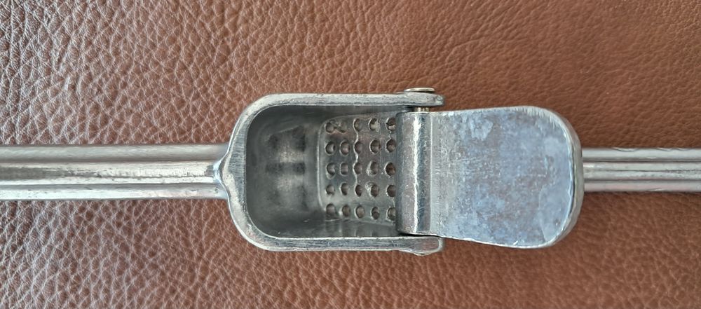 presse ail en m&eacute;tal inox 
longueur 14 cm
Cuisine