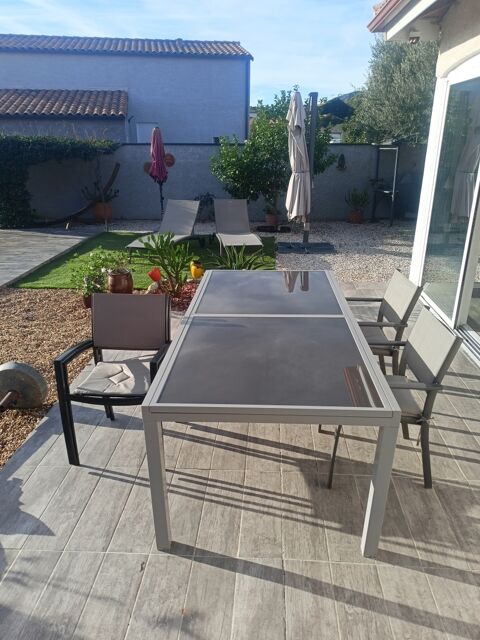 Table de jardin ou de verranda en verre teinté . Roquefort-des-Corbières (11)