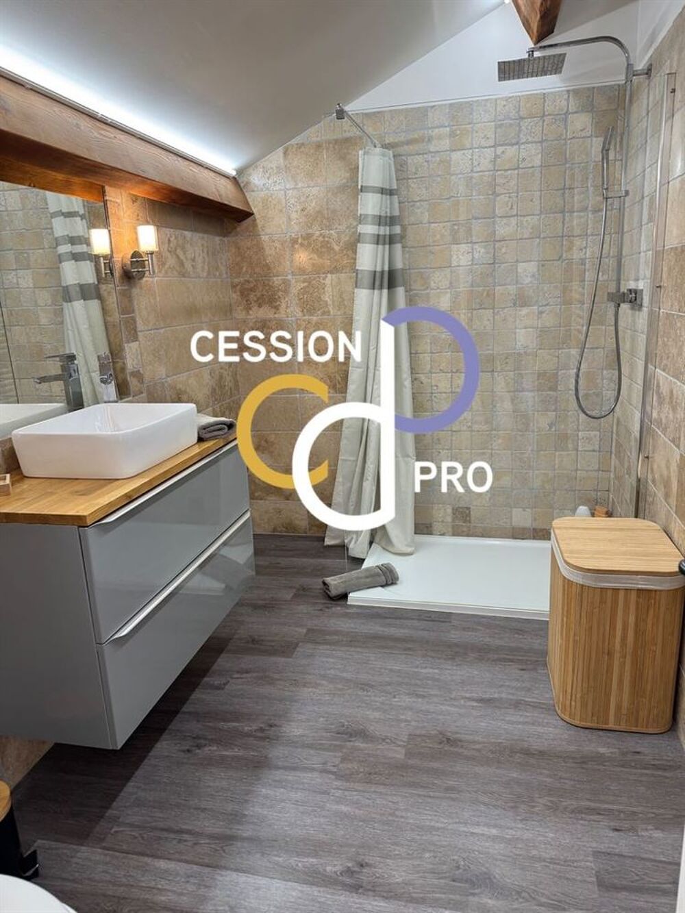 Vente Immeuble MAS DE 250 M² SUR 1 200 M² A CEDER AU SUD D'AVIGNON, AVEC 4 APPARTEMENTS POUR LOCATIONS TOURISTIQUES Avignon