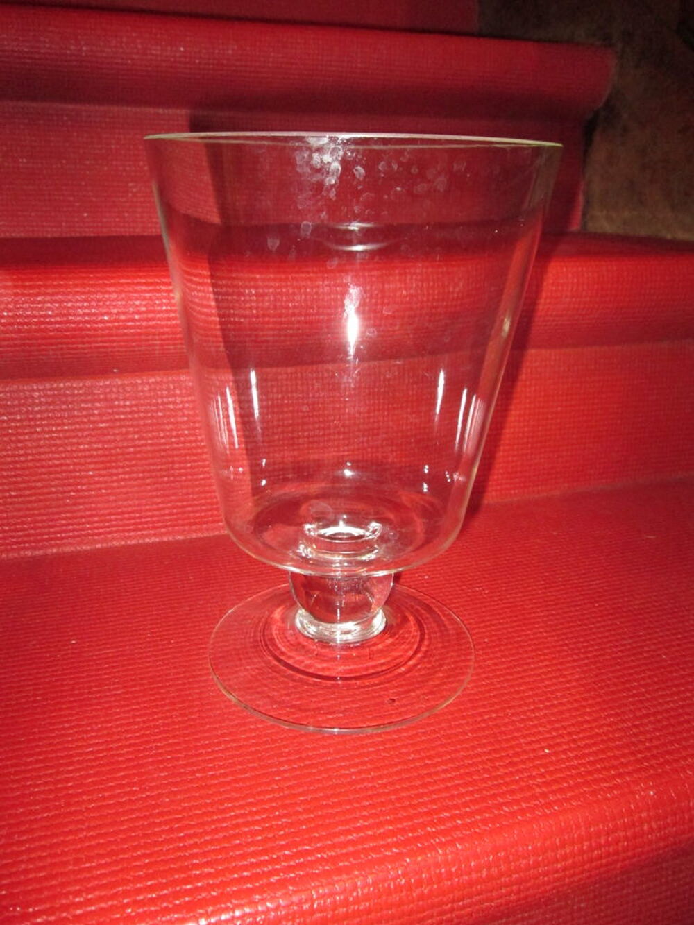 Grand vase &agrave; pied &eacute;vas&eacute; en verre transparent Décoration