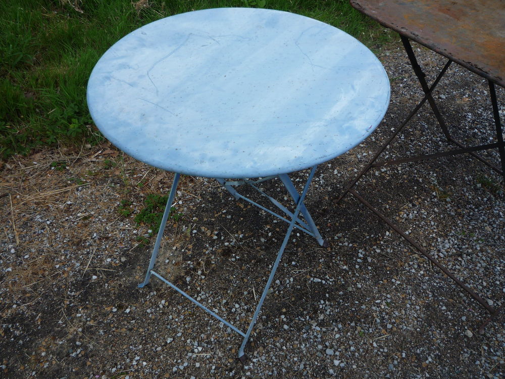 Table fer t&ocirc;l&eacute; / terrasse / jardin
Jardin