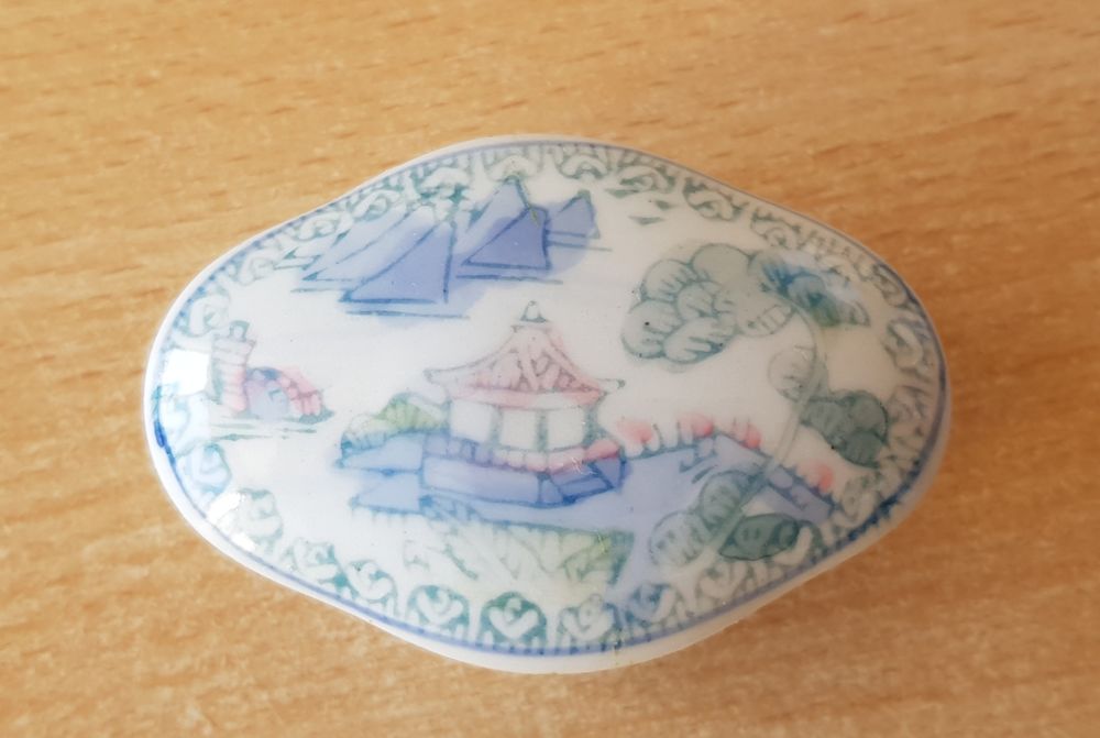 petite bo&icirc;te &agrave; bijoux bonbonni&egrave;re en porcelaine &eacute;maill&eacute;e Décoration