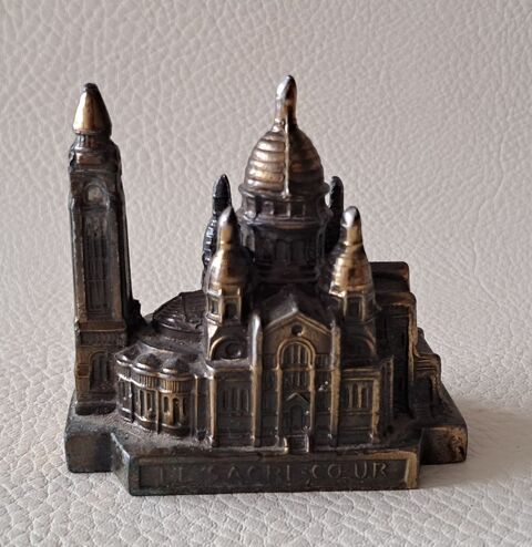 reproduction en m�tal dor� de la basilique  sacr� c?ur Paris 4 Carnon Plage (34)