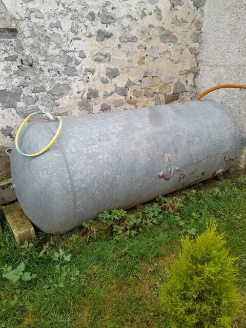 CUVE A EAU 2000 litres, ancienne cuve de compresseur 90 Retheuil (02)