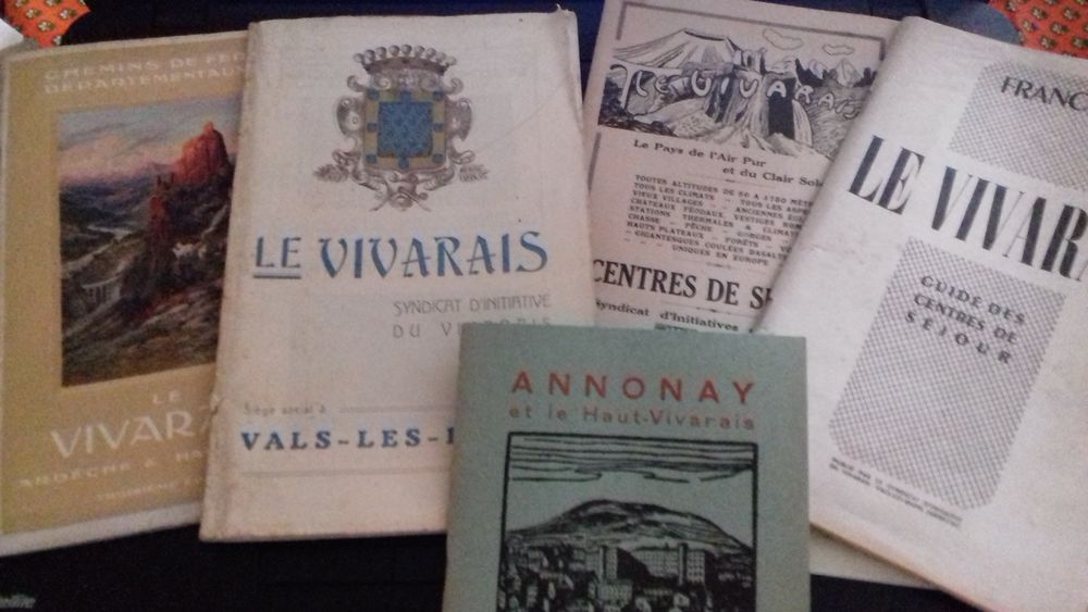 Lot de guides touristiques anciens sur le Vivarais Livres et BD