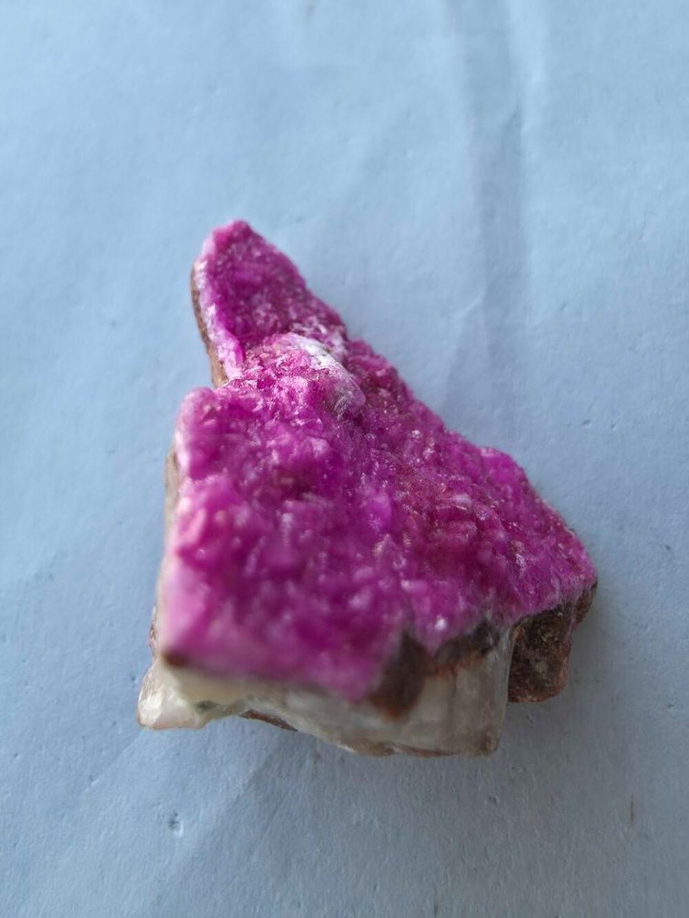 Sp&eacute;cimen Rare Calcite Cobaltif&egrave;re-Cristaux Fuchsia RDC 