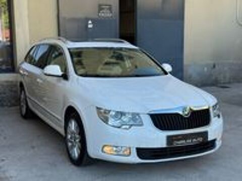 Superb Combi 2.0 TDI 140 CR FAP 4x4 Elegance 2 DSG 2011 occasion 69250 Fleurieu-sur-Sa&ocirc;ne