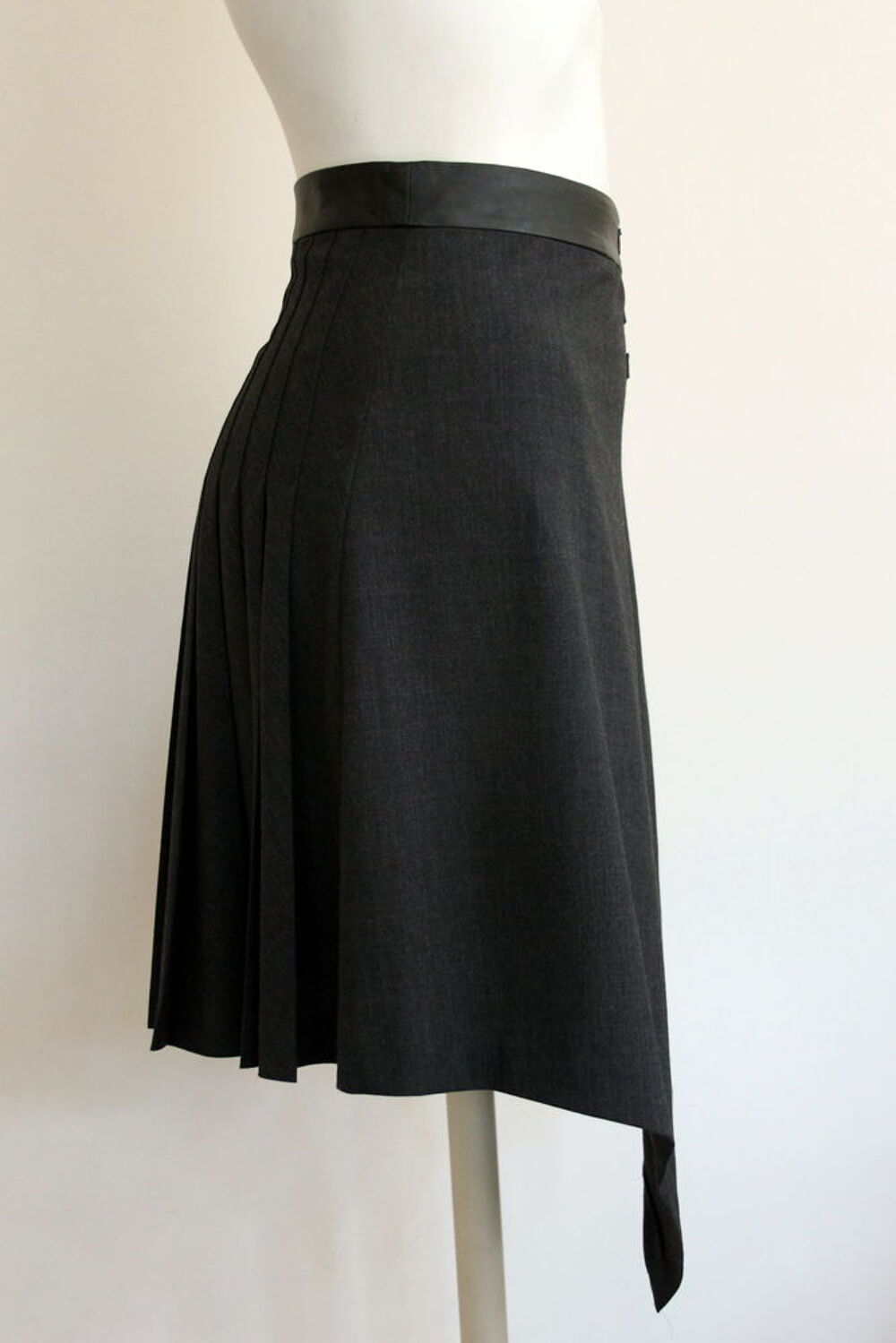 Jupe asym&eacute;trique &agrave; plis ALEXANDER MCQUEEN T.38 Vêtements