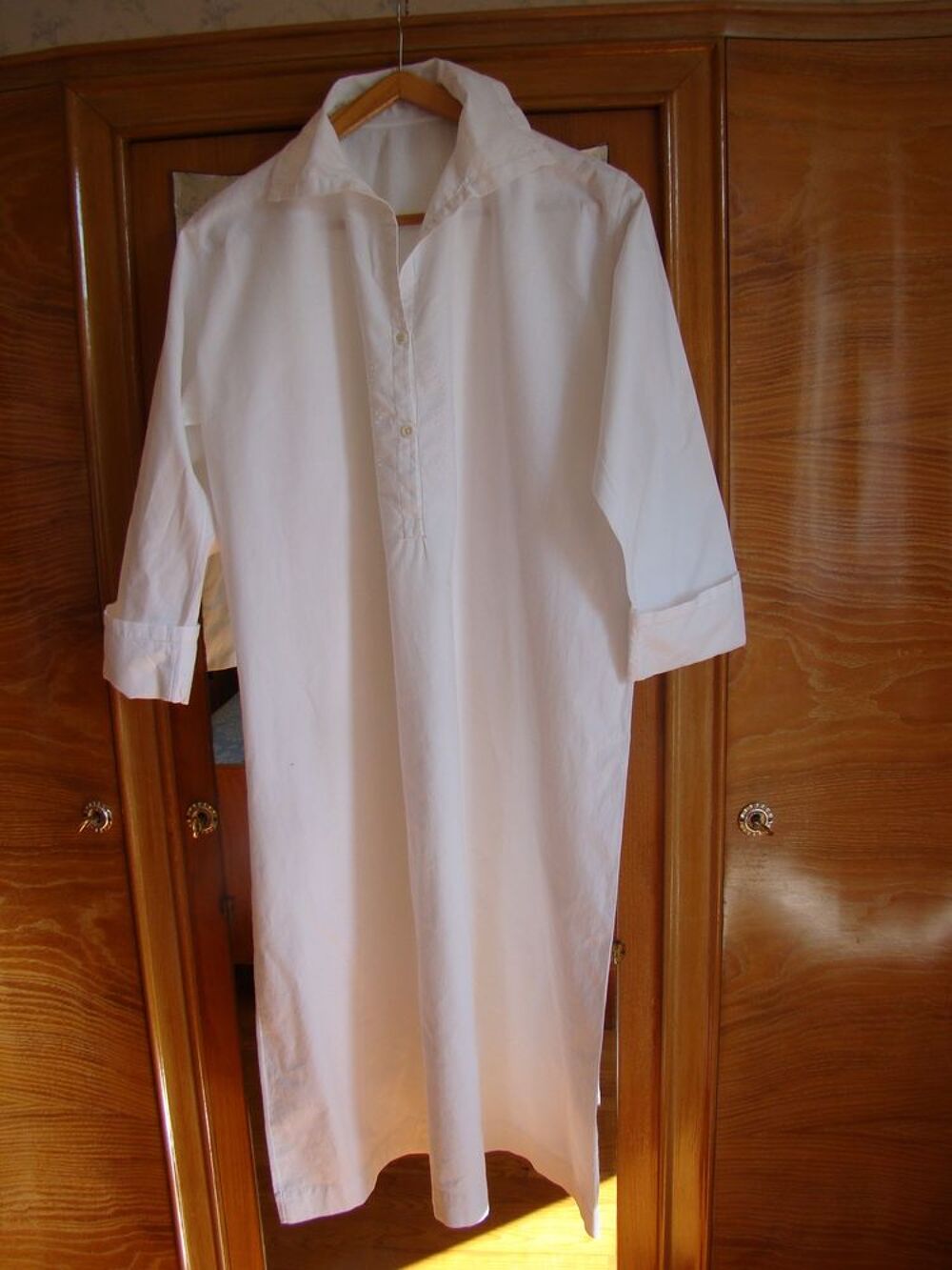 Chemise de nuit ancienne brod&eacute;e main T. 46 ann&eacute;es 1930
Vêtements