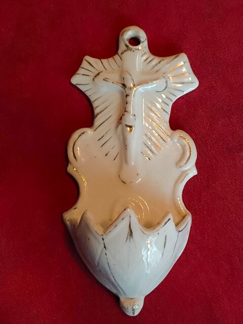 Ancien benitier en biscuit (n�16) 12 Avermes (03)