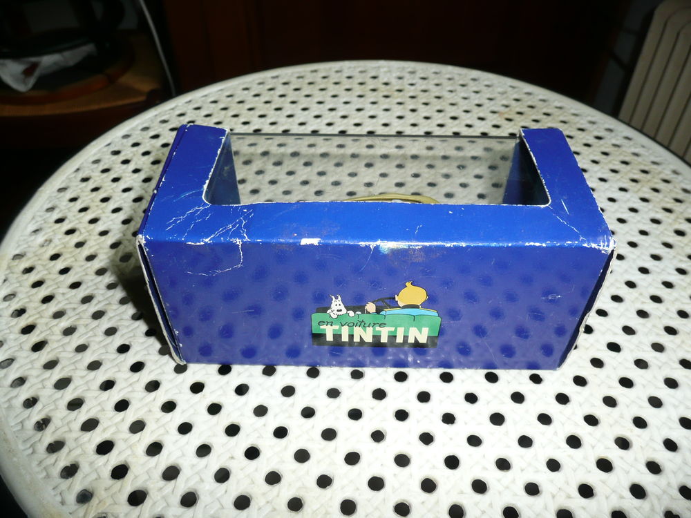 Voiture dans sa boite Tintin au Congo

