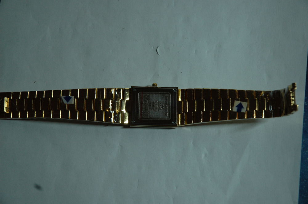 montre neuve jamais portee plaque or 22 karats Bijoux et montres