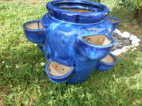 jarre ou pots  fraisier en cramique 12 chenoz-la-Mline (70)