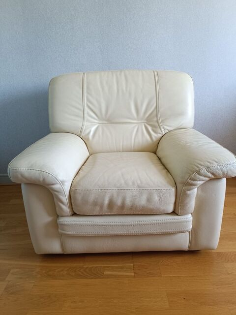 1 fauteuil en cuir vachette écru Boissise-le-Roi (77)
