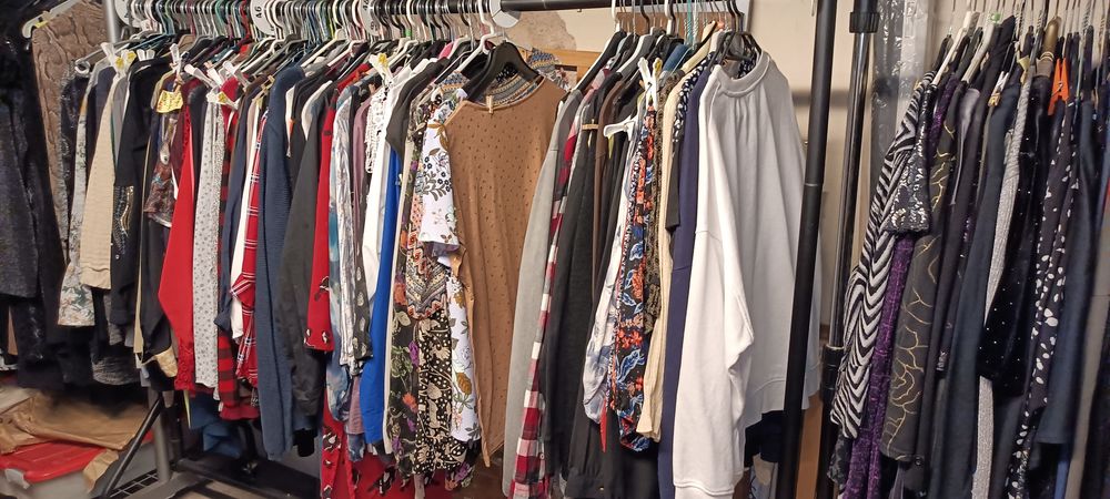 DE LOTS DE V&Ecirc;TEMENTS F&Eacute;MININ Taille 36 au 58-60 Vêtements