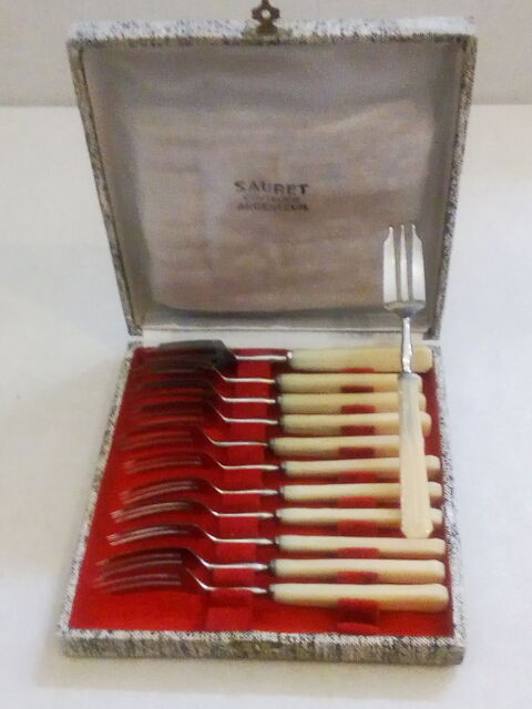 mnagre cuisine et couvert ancien  0 Moulars (81)