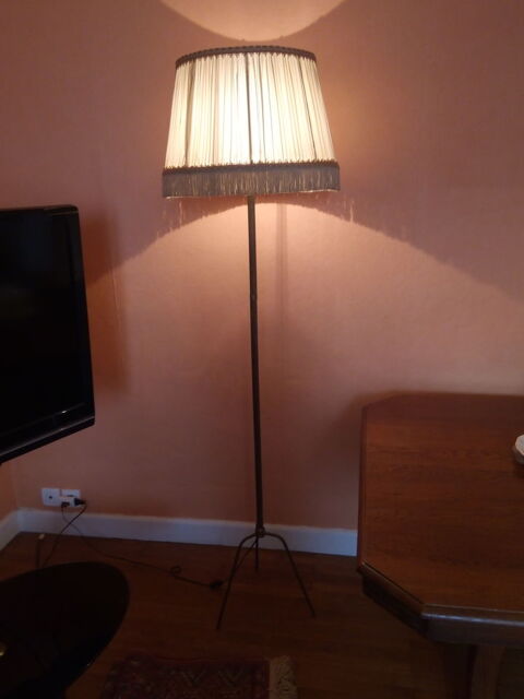 LAMPADAIRE VINTAGE TRIPODE STYLE 1950 35 Pronne (71)