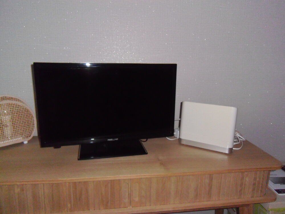 Petite t&eacute;l&eacute; 19''avec antenne int&eacute;rieure Photos/Video/TV
