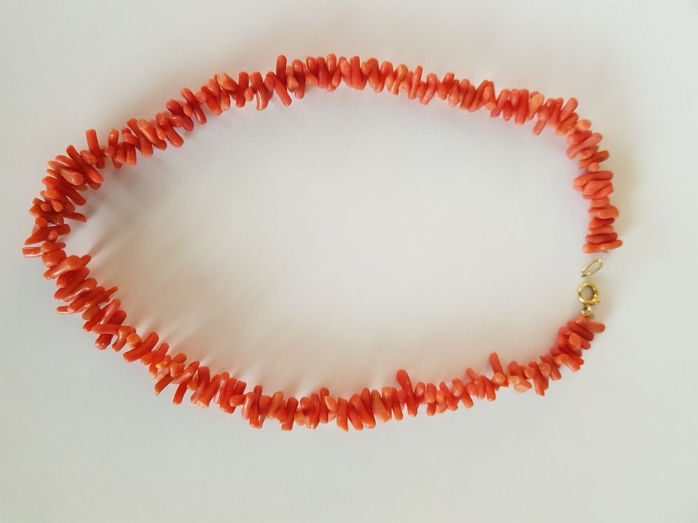 Collier ancien en CORAIL ,avec fermoir en or 