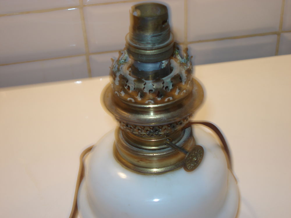 lampe &eacute;lectrique style &agrave; p&eacute;trole Décoration